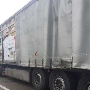 15 tone de produse second hand și 5.000 kg de produse alimentare, oprite la intrarea în ţară