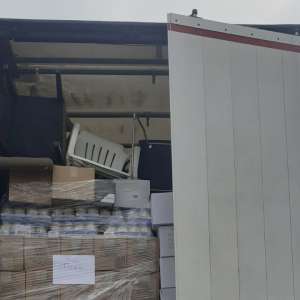 15 tone de produse second hand și 5.000 kg de produse alimentare, oprite la intrarea în ţară