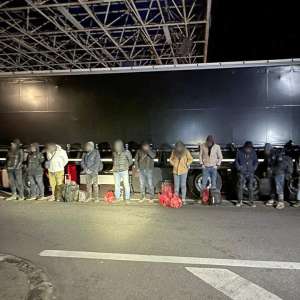 Acțiuni intense la Nădlac II, la sfârșitul săptămânii: 106 cetăţeni străini depistați ascunși, în patru mijloace de transport