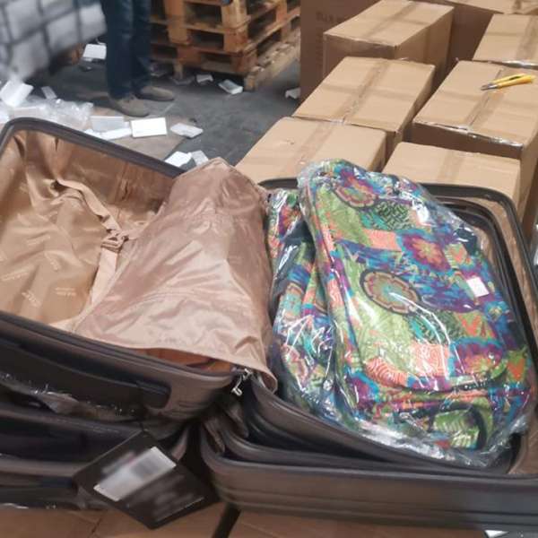Bunuri introduse în țară prin folosirea de acte nereale,  în valoare de 250.000 lei, descoperite de poliţiştii de frontieră din cadrul Gărzii de Coastă