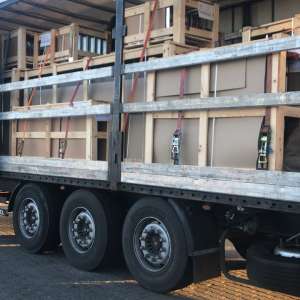 24 de cetățeni străini depistați în două mijloace de transport de polițiștii de frontieră arădeni