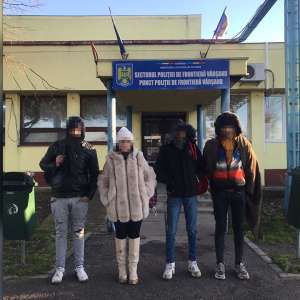 24 de cetățeni străini depistați în două mijloace de transport de polițiștii de frontieră arădeni