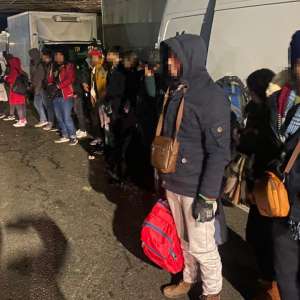 24 de cetățeni străini depistați în două mijloace de transport de polițiștii de frontieră arădeni