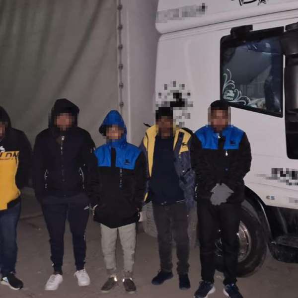 Cetățeni străini depistați în timp ce încercau să iasă ilegal din țară
