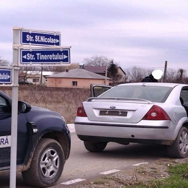 Fără autorizare atât șoferul, cât și autoturismul