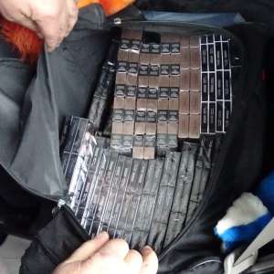 Peste 64.000 de țigarete descoperite ascunse într-un autoturism, în P.T.F. Calafat