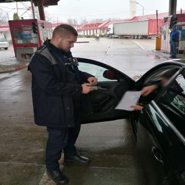 Permis de conducere fals descoperit la controlul de frontieră