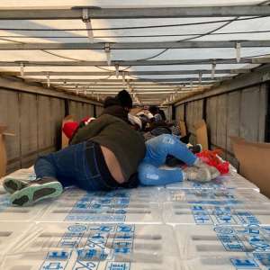 85 de percheziții domiciliare pentru destructurarea unui grup infracțional organizat, specializat în specializat in trafic de migranți