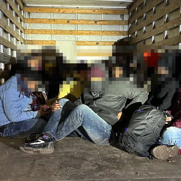 20 de cetăţeni străini depistați ascunși la Nădlac II