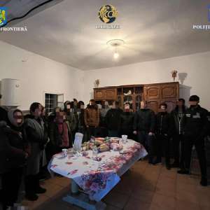 47 de inculpați reținuți ca urmare a perchezițiilor efectuate în dosare privind traficul de migranți