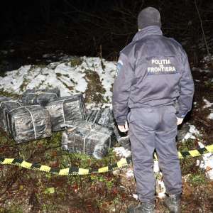 Focuri de armă pentru reținerea unui cetățean ucrainean prins făcând contrabandă cu ţigări la frontiera de nord