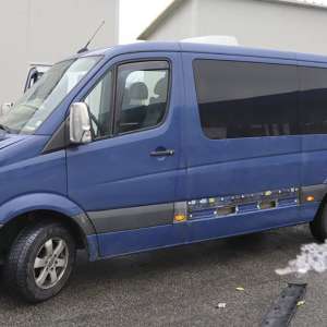   13.000 de țigarete descoperite ascunse în pragurile unui microbuz  în P.T.F. Calafat