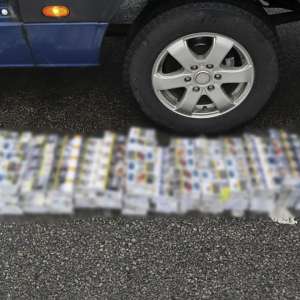   13.000 de țigarete descoperite ascunse în pragurile unui microbuz  în P.T.F. Calafat