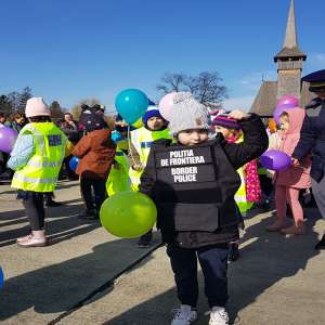 Câinele Athos a prins ,,infractorul”, spre deliciul a peste 100 de copii, veniți în vizită la Poliția de Frontieră Sighetu Marmației