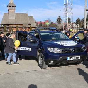 Câinele Athos a prins ,,infractorul”, spre deliciul a peste 100 de copii, veniți în vizită la Poliția de Frontieră Sighetu Marmației