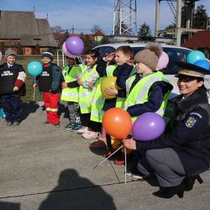 Câinele Athos a prins ,,infractorul”, spre deliciul a peste 100 de copii, veniți în vizită la Poliția de Frontieră Sighetu Marmației