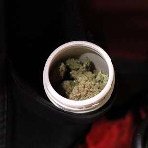 Substanță vegetală, de culoare verde, depistată ascunsă  în cabina autocamion în P.T.F. Calafat