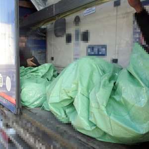 Cetățeni sirieni ascunși într-un autocamion, depistați în P.T.F. Calafat