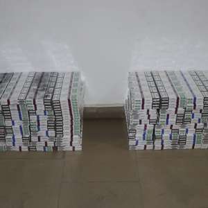 Doi tineri, cercetați pentru contrabandă, au rămas fără BMW și fără țigări