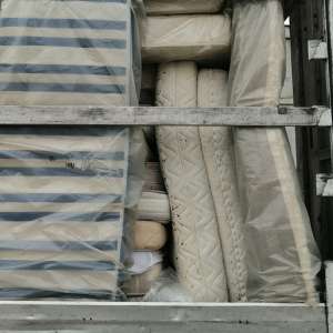 Aproximativ 10 tone de produse second hand, oprite la intrarea în țară