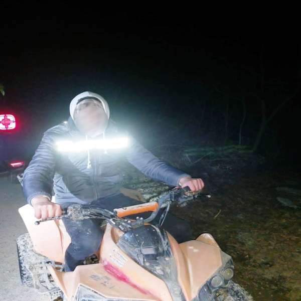 Deşi nu avea dreptul, conducea un ATV neînmatriculat