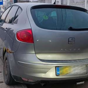 La intersecție de drumuri cu autoturism radiat din circulație