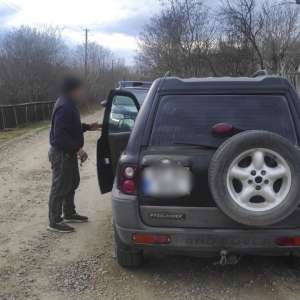 Permis de conducere românesc fals, cumpărat cu 4.000 de euro