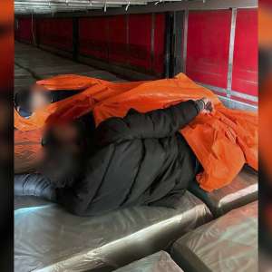 Trei sirieni depistați de poliţiştii de frontieră de la PTF Negru Vodă,  ascunşi în camion
