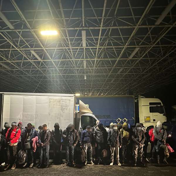 30 de cetăţeni din Bangladesh, depistați ascunși la Nădlac II