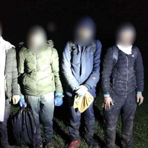 10 cetăţeni străini depistați în tentativă de trecere ilegală