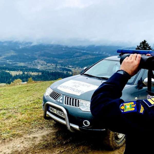 Doi  cetățeni din Siria, opriți la frontiera de nord a țării