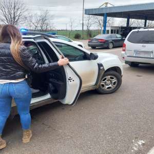 Complice la infracțiunea de trafic de migranți, căutată de autorități, depistată la controlul de frontieră