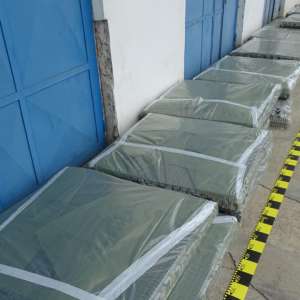 Peste 650.000 de țigarete ascunse în plafonul unei semiremorci, descoperite de polițiștii de frontieră doljeni