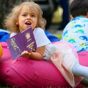 Ieşiţi din ţară cu copiii în perioada următoare? Atenţie la documentele de călătorie ale acestora!