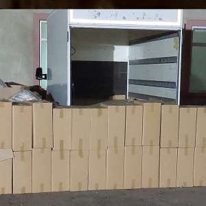 Aproximativ 15.000 pachete cu țigări decoperite într-o autoutilitară condusă de un cetățean polonez