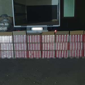 Aproximativ 15.000 pachete cu țigări decoperite într-o autoutilitară condusă de un cetățean polonez