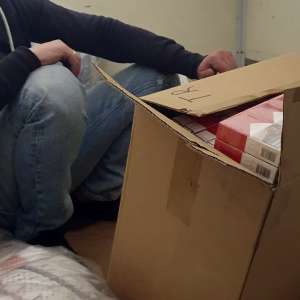 Aproximativ 15.000 pachete cu țigări decoperite într-o autoutilitară condusă de un cetățean polonez