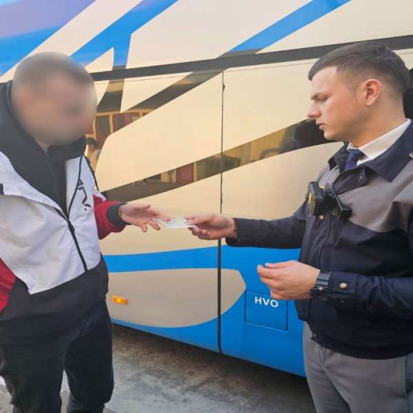 Identitate falsă cumpărată cu 250 de euro