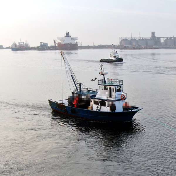 Trei pescadoare depistate la pescuit ilegal în zona economică exclusivă a României în Marea Neagră