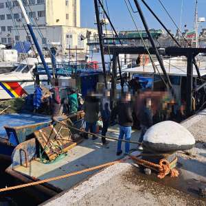 Trei pescadoare depistate la pescuit ilegal în zona economică exclusivă a României în Marea Neagră