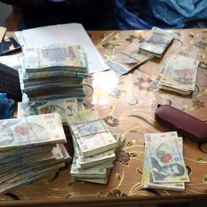 Peste 66.000 pachete țigări, 550.684 lei și sume în valută confiscate în urma a 14 percheziții în Maramureș