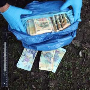 Peste 66.000 pachete țigări, 550.684 lei și sume în valută confiscate în urma a 14 percheziții în Maramureș