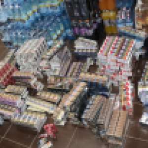 Peste 66.000 pachete țigări, 550.684 lei și sume în valută confiscate în urma a 14 percheziții în Maramureș