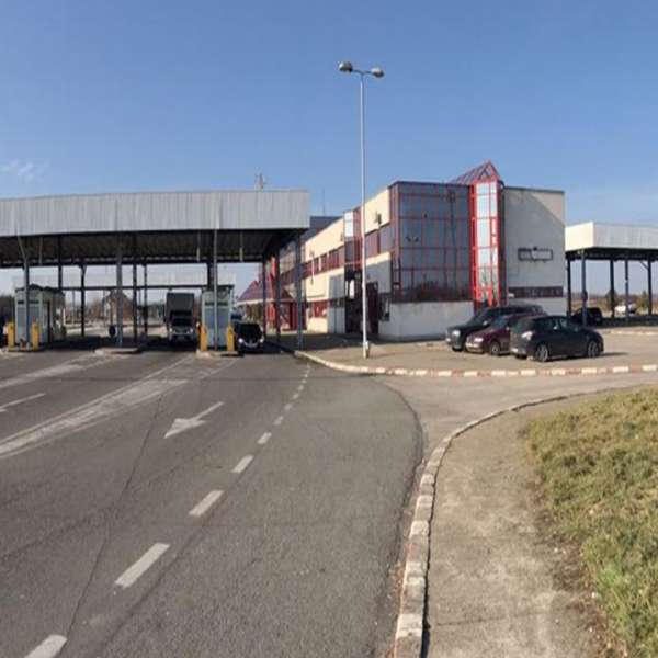 Condamnat la închisoare, oprit la intrarea în țară
