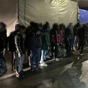 Poliţiştii de frontieră din vestul țării au depistat, în ultimele 24 de ore, 115 cetăţeni străini care intenţionau să iasă ilegal din ţară