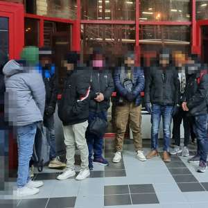 Poliţiştii de frontieră din vestul țării au depistat, în ultimele 24 de ore, 115 cetăţeni străini care intenţionau să iasă ilegal din ţară