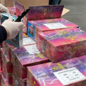 Peste jumătate de tonă de tutun pentru narghilea nedeclarat, confiscată pe Aeroportul Henri Coandă