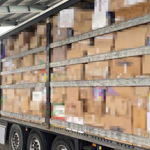 Peste 38 tone deșeuri oprite la frontieră de poliţiştii de la PTF Borș II