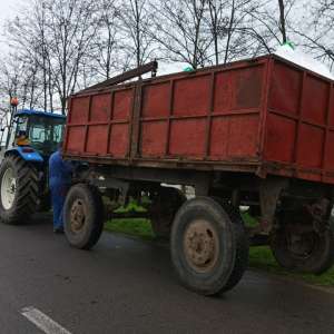 La volan fără permis de conducere și cu remorcă neînmatriculată