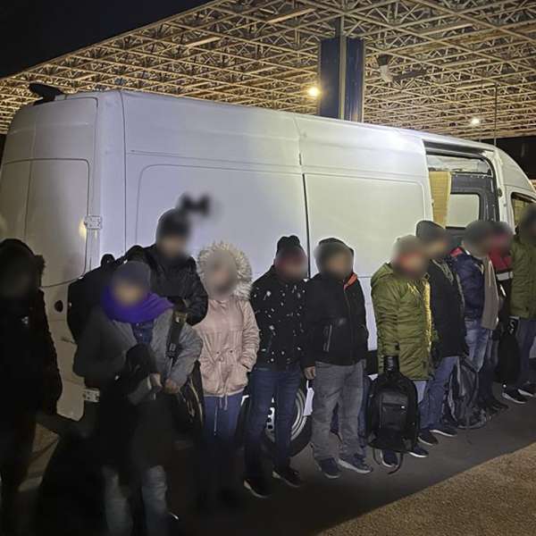 PTF Nădlac II: 28 de cetățeni străini depistați ascunși în două mijloace de transport